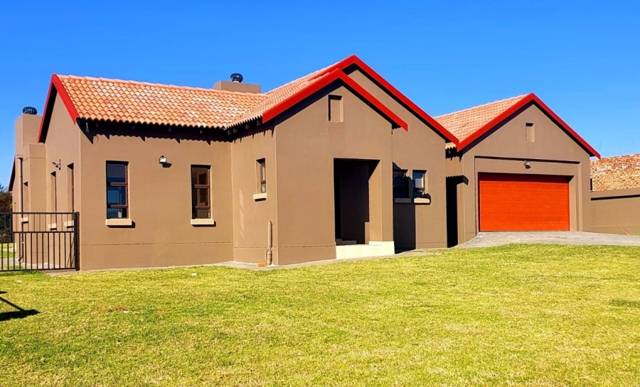 To Let 3 Bedroom Property for Rent in La Camargue Private Country Estate North West